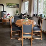 아파트 Idyllisches Fh Krakow Am 크라코프암지